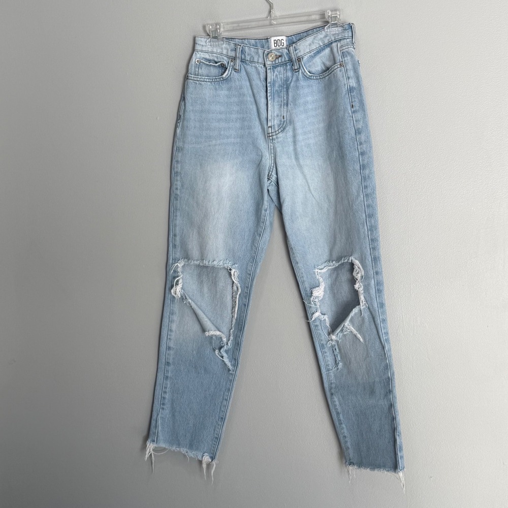BDG Urban Outfitters Slim Straight Distressed High Rise Light Wash Jeans 27‎